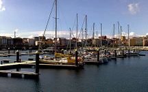 El puerto deportivo muxi�n cost� dos millones de euros.