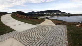 Un paseo, en el litoral de Foz, en una imagen de archivo.