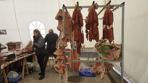 Feira do porco da ceba en Cospeito: degustacin de productos porcinos.