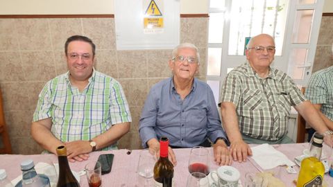 COMIDA DE DESPEDIDA A JAVIER MARCOS BARREIRO, JEFE DE ESCUADRON DE VIGILANCIA AEREA DEL BARBANZA EN EL RESTAURANTE BENJAM�N DE ROIS