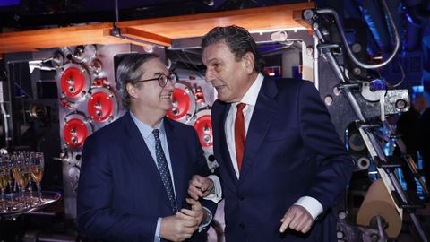 Álvarez-Naveiro, director jurídico de Abanca, junto a Santiago Pérez, gerente de la Corporación Voz de Galicia