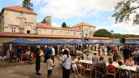 Ubicado en Zas, Torres do Allo es uno de los pazos ms antiguos de Galicia.  En verano abre sus puertas de lunes a viernes, de  11:00 a 20:00 horas, y los sbados, domingos y festivos, de 11:00 a 21:00 horas. Informacin en el 655 71 67 43