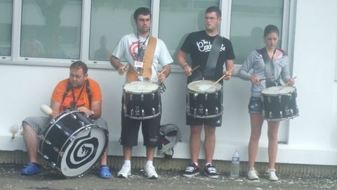 Bruno Lozano Nov�s (segundo por la derecha), en su primera actuaci�n con la EGO en el Festival de Lorient, en la Breta�a francesa