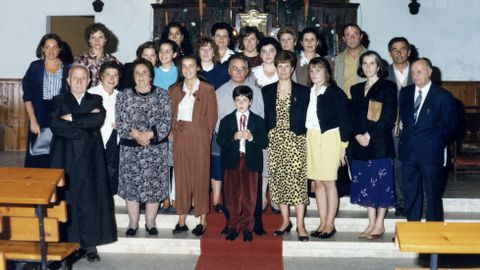 Una fotograf�a de los integrantes de la coral de Taboada a principios de los a�os ochenta del pasado siglo