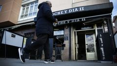 FACHADA DEL BAR NOCHE Y D�A EN LA SEGUNDA FASE DE ELVI�A. ROBOS