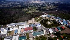 Unas doscientas empresas del municipio tributan el Impuesto de Actividades Econ�micas (IAE).