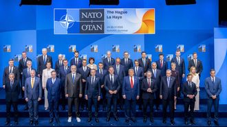 En la foto de familia de la cumbre de la OTAN en La Haya se pudo ver a Pedro Snchez en una esquina, ligeramente apartado del resto de los dirigentes aliados.  