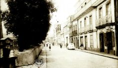 As� estaba la V�zquez de Parga antes de que se construyese el inmueble. Todo el margen izquierdo pertenec�a al conjunto del balneario, con amplios jardines, hasta el Rego da Balsa. La fuente (esquina actual Estrela) fue trasladada a la que est� en la plaza de la calle Alfredo Bra�as. 