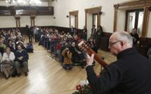 Os colectivos vencellados a Rosalauria escolleron o Liceo de Ourense para lembrar � escritora galega.