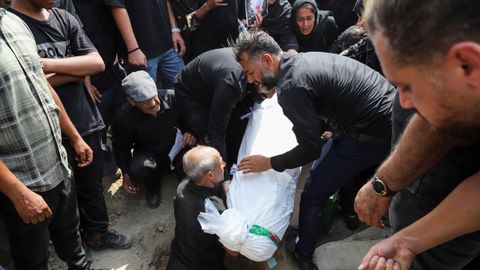 Entierro de una de las ni�as fallecidas en la escuela de Minab, en el sur de Ir�n 