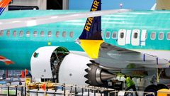 La plantilla de Boeing ensamblando un 737 MAX para Ryanair en su planta de Washington.
