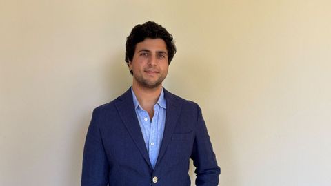 Jacinto Portela es farmac�utico y �ptico-optometrista.
