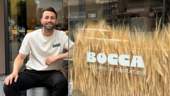 Luca, delante de su nuevo local napolitano en Juan Fl�rez