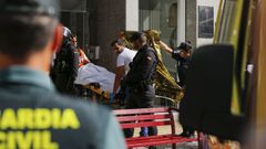 El atrincherado sali� en camilla y fue trasladado en ambulancia al CHUO