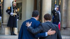 El presidente del Gobierno espa�ol, Pedro S�nchez, y el presidente de Francia, Emmanuel Macron, este lunes, en Par�s.