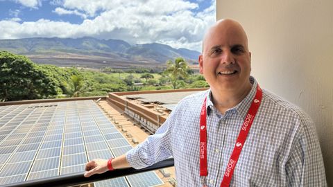 Dino Bekis atendi a La Voz de Galicia durante el Snapdragon Summit que se celebra en la isla de Maui (Hawi).