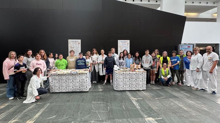 Celebraci�n del D�a del Libro en el HULA gracias a Humanizaci�n Hospitalaria y a la colaboraci�n del�CPI Virxe do Monte de Cospeito y voluntarios.
