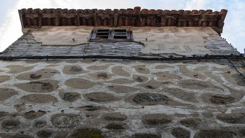 Decoracin con esgrafiados en una casa de Belesar 