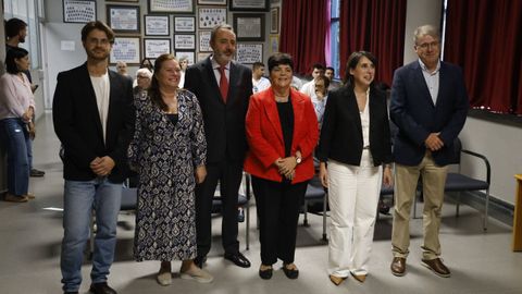 Fernando Veiga, Nieves Lorenzo, Jos� Luis Albo, Carmen Garc�a Mateo, Mar�a Jes�s Lorenzana y Manuel Pardo, este martes en el campus de Ourense.