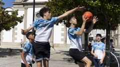 Entre las disciplinas ofertadas ayer en Cee se encontraba el baloncesto.