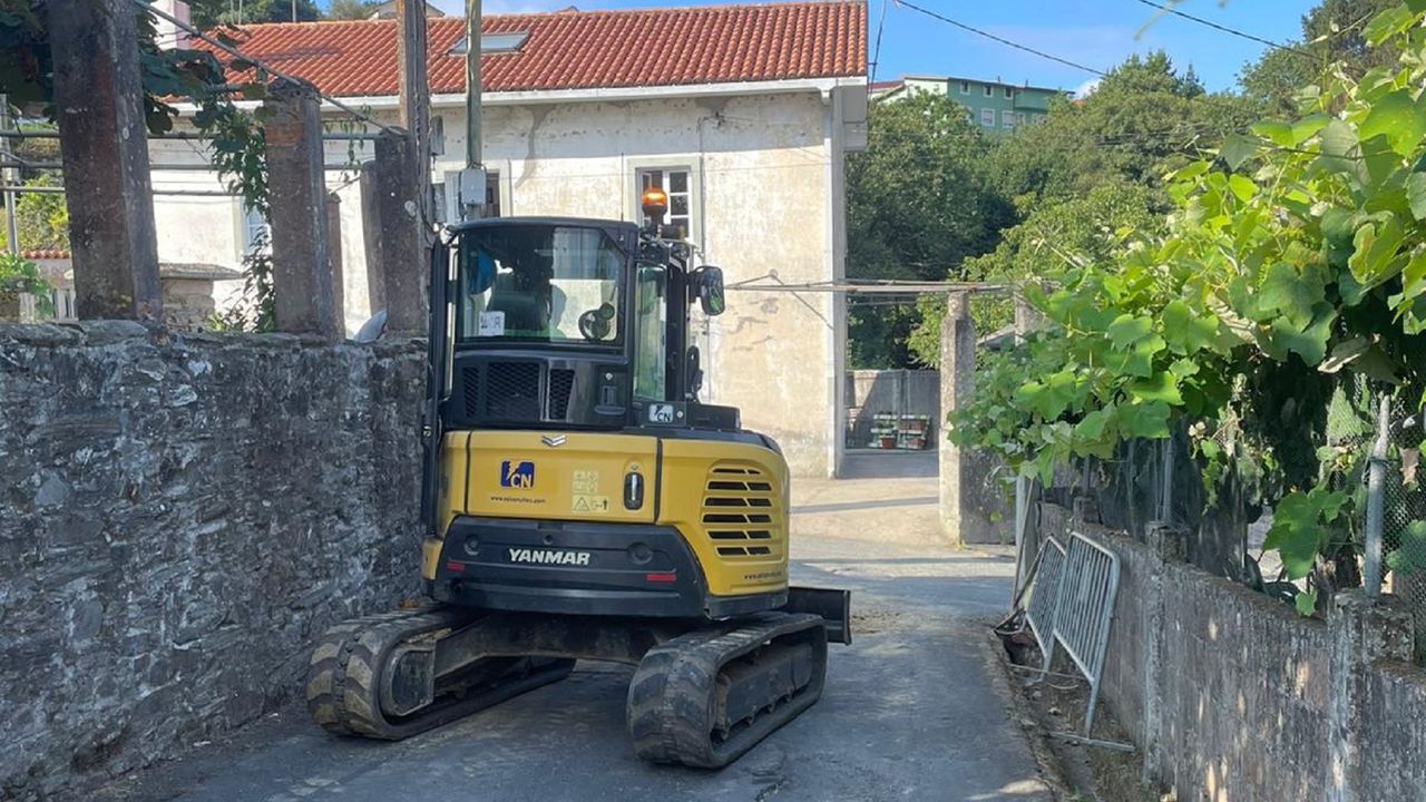 El refuerzo de la línea eléctrica permitirá acabar con los vertidos en la playa de Ver, en Pontedeume