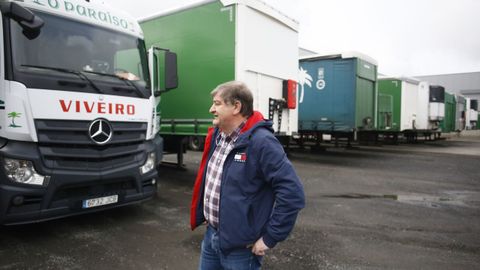 Amador García tiene parada en el polígono de Camba en Xove desde el lunes una flota de 21 camiones que cubren rutas por España y Portugal