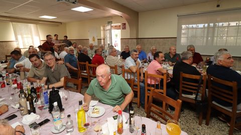 COMIDA DE DESPEDIDA A JAVIER MARCOS BARREIRO, JEFE DE ESCUADRON DE VIGILANCIA AEREA DEL BARBANZA EN EL RESTAURANTE BENJAM�N DE ROIS