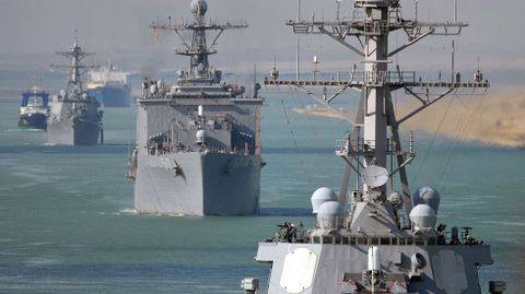Buques estadounidenses en el canal de Suez, en una imagen de archivo