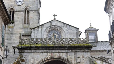 Detalle del P�rtico y e la Torre de la Catedral de Lugo