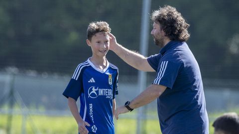 lvaro Fernndez, junto a su entrenador de la temporada pasada, Turu