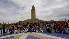 Un grupo de vecinos celebran el reconocimiento de la Unesco como Patrimonio de la Humanidad.