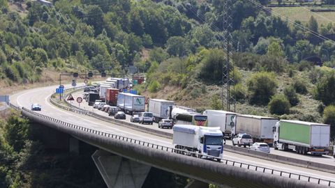 La operacin retorno provoc ms de dos kilmetros de colas en la A-6 en Lugo