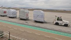 El aeropuerto de Zaragoza recibi� la primera remesa de material de Inditex, que ha donado 300.000 mascarillas al sistema sanitario