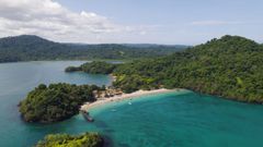 Vista a�rea de la ex�tica playa arenosa de la isla Coiba, en Panam�.