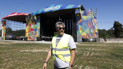 Carlos Rodr�guez, uno de los directores del PortAm�rica, en el recinto del festival, que este a�o crece en espacio.