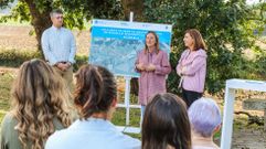 El proyecto para mejorar el abastecimiento a Sendelle, en Boimorto, se present� este s�bado