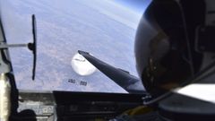 Imagen de archivo de un supuesto globo esp�a chino antes de ser derribado por Estados Unidos