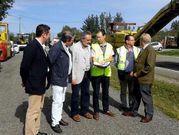 Ramiro Varela y Tour�s con representantes de la Xunta y de Agolada.