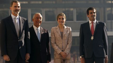 Los reyes, recibidos por el presidente de la Rep�blica portuguesa, Marcelo Rebelo de Sousa, y el alcalde de Oporto, Rui Moreira.