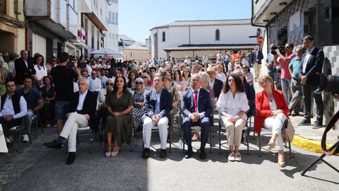 Tambi�n acudi� al acto la familia de Forges, en segunda fila