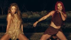 Shakira y Karol G en un fotograma extrado del videoclip oficial de TQG.