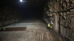 La obra del vial subterr�neo, en diciembre del 2014, poco despu�s del arranque de los trabajos. El Puerto aprob� aquel mismo mes una correcci�n del proyecto de 2,6 millones de euros, una cantidad muy similar a la que han estimado los tribunales, pero las empresas rechazaron esa cifra. C�sar Quian 