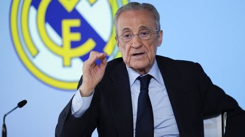 Floretino P�rez, durante la rueda de prensa en la que convoc� las elecciones a la presidencia del Real Madrid.