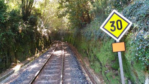 Adif consolidar taludes en el tramo entre Viveiro y Xove, y en la playa de Arealonga, en Foz