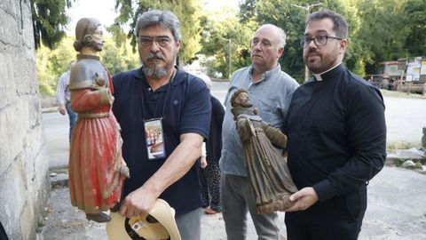 Vecinos ayudaron a los sacerdotes a trasladar las im�genes