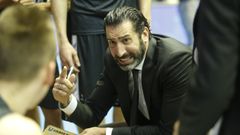 �lez Mumbr�, entrenador del Bilbao Basket.