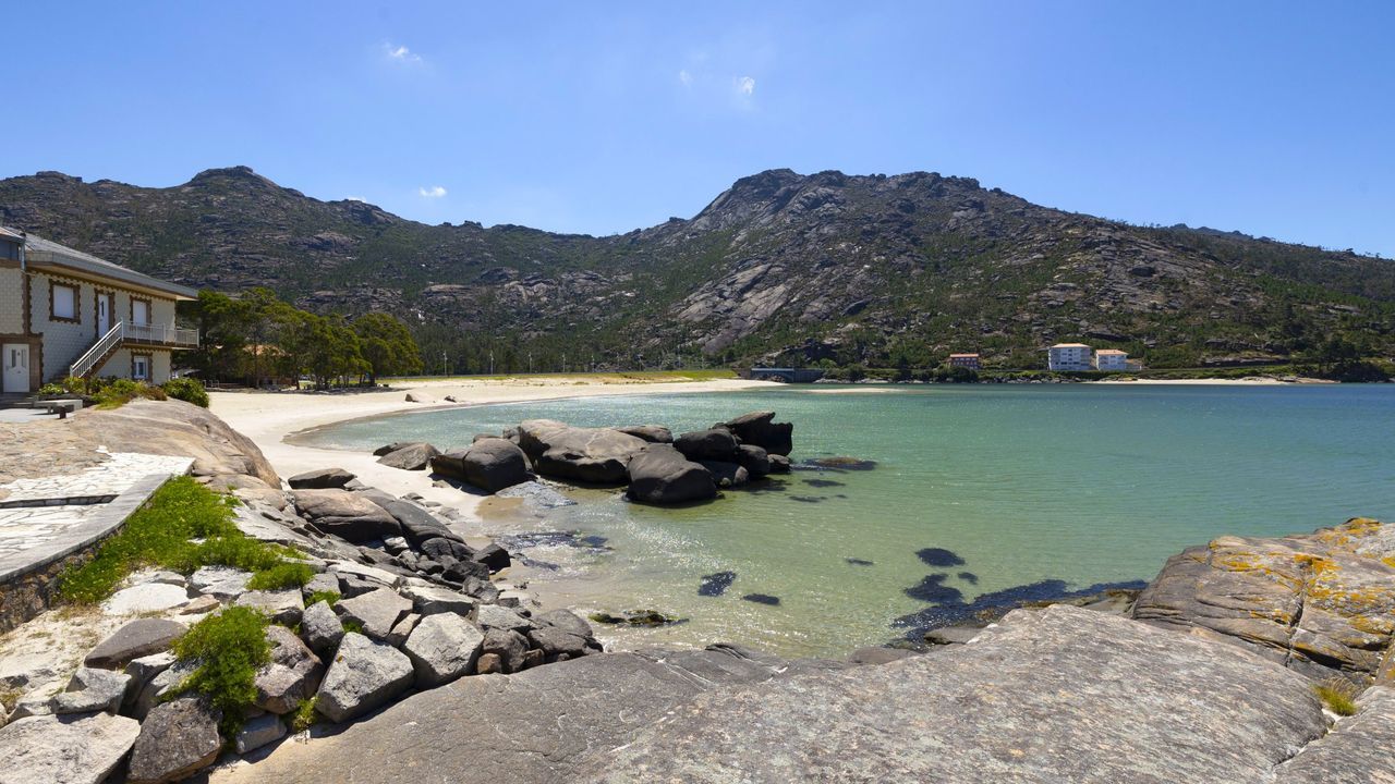 Seis playas gallegas para recogerse al sol de la primavera