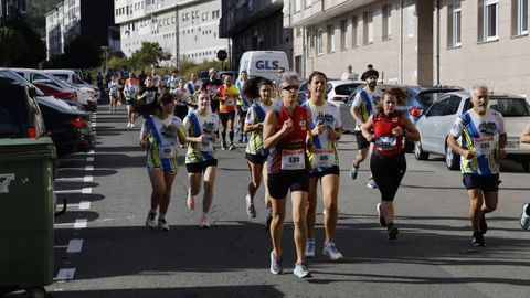 Una jornada de atletismo en A Valenz.Decenas de corredores participaron en la cita popular en el municipio de Barbads