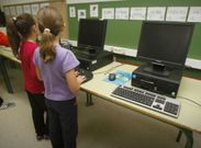 Solo uno de los ordenadores del aula de inform�tica de Armenteira funciona.