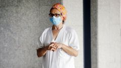 Una trabajadora, en el Hospital Montecelo de Pontevedra, donde ya no hay pacientes de coronavirus ingresados ni en planta ni en la uci
